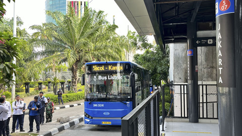 Suasana Halte Transjakarta Senen Sentral yang diresmikan menjadi Halte Jaga Jakarta, Senen, Jakarta Pusat, Senin (8/9/2025). Foto: Nasywa Athifah/kumparan