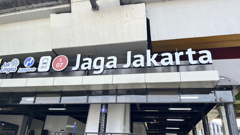 Suasana Halte Transjakarta Senen Sentral yang diresmikan menjadi Halte Jaga Jakarta, Senen, Jakarta Pusat, Senin (8/9/2025). Foto: Nasywa Athifah/kumparan