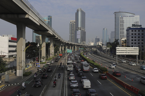 Sejumlah kendaraan melintas di Jalan Gatot Subroto, Jakarta, Senin (8/9/2025). Foto: Jamal Ramadhan/kumparan