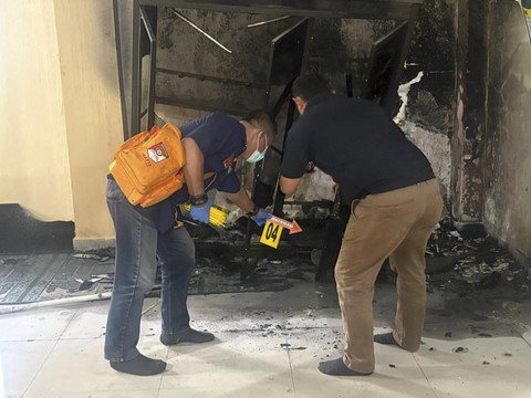 Masjid Al-Mujahidin yang berada di BTN Bata Ugi, Kelurahan Sudiang, Kecamatan Biringkanaya, Kota Makassar, Sulsel diduga dibakar oleh orang tak dikenal (OTK), pada Senin (8/9/2025). Foto: Dok. Istimewa