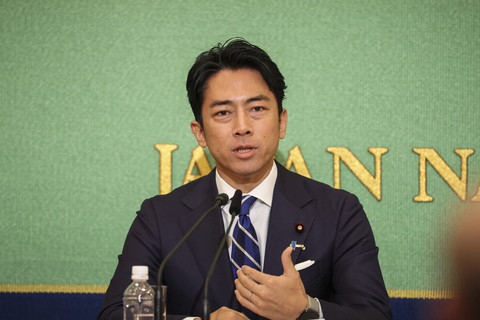 Mantan menteri lingkungan hidup Jepang, Shinjiro Koizumi. Foto: Takashi Aoyama / POOL / AFP