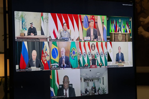 Presiden Prabowo Subianto mengikuti pertemuan bersama pimpinan negara-negara anggota BRICS yang dilangsungkan secara virtual, Senin (8/9/2025). Foto: Instagram/@presidenrepublikindonesia