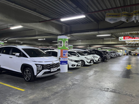 Mobil bekas di WTC Mangga Dua. Foto: Fitra Andrianto/kumparan