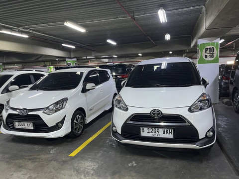 Mobil bekas di WTC Mangga Dua. Foto: Fitra Andrianto/kumparan