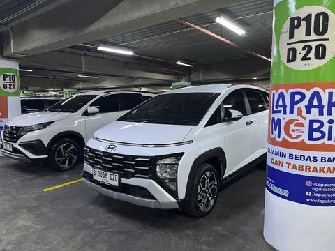 Mobil bekas di WTC Mangga Dua. Foto: Fitra Andrianto/kumparan