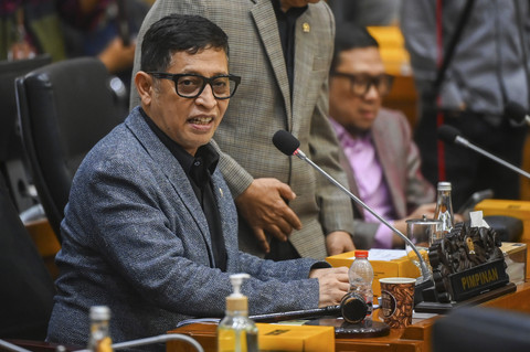 Ketua Badan Legislasi (Baleg) DPR Bob Hasan memimpin rapat kerja dengan Kementerian Hukum di Kompleks Parlemen, Senayan, Jakarta, Selasa (9/9/2025). Foto: Rivan Awal Lingga/ANTARA FOTO