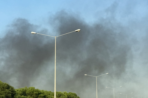 Ilustrasi ledakan di Qatar. Foto: Ibraheem Abu Mustafa/REUTERS