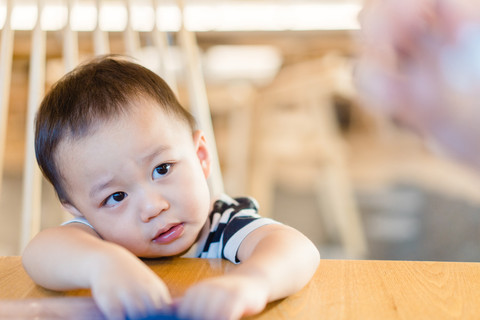 Ilustrasi anak lapar tengah malam. Foto: MIA Studio/Shutterstock