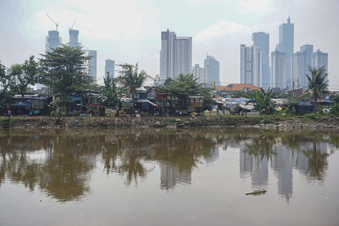 Suasana pemukiman pemulung di dekat bantaran Kali Ciliwung, Jakarta, Rabu (10/9/2025). Foto: Ika Maryani/ANTARA FOTO