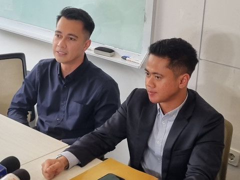 Konferensi pers pesinetron Eza Gionino dan Kuasa Hukum di Kawasan Cibubur, Depok. Foto: Dok. Istimewa