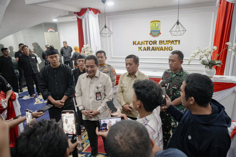 Dirjen Politik dan Pemerintahan Umum Kemendagri, Bahtiar, saat berkunjung ke Kantor Bupati Karawang, Rabu (10/9/2025). Foto: Dok. Kemendagri