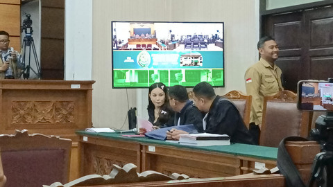 Terdakwa Nikita Mirzani jelang persidangan di Pengadilan Negeri Jakarta Selatan, Kamis (11/9/2025). Foto: Aprilandika Pratama/kumparan