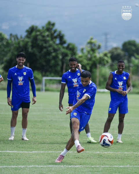 Eliano Reijnders di sesi latihan Persib Bandung pada Rabu (10/9/2025). Foto: Instagram @persib