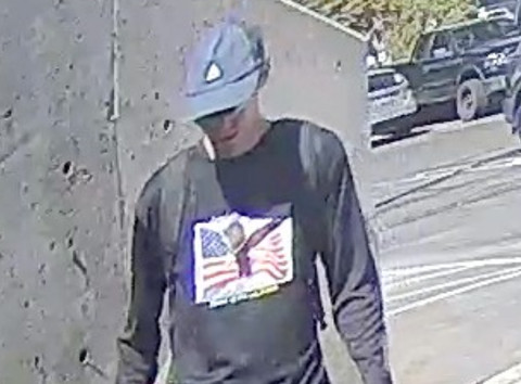 FBI merilis foto pria yang diduga menembak Charlie Kirk, influencer pendukung Trump, Kamis (12/9/2025). Foto: FBI Salt Lake CIty