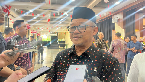 Menteri Pendidikan Dasar dan Menengah Abdul Mu'ti menjawab pertanyaan wartawan, Jakarta Pusat, Jumat (12/9).  Foto: Nasywa Athifah/kumparan
