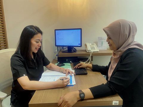Pasien konsultasi. Foto: Dok. Ristra Clinic
