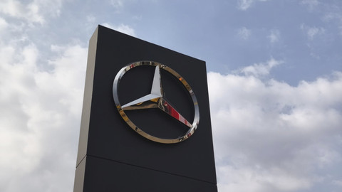 Ilustrasi Mercedes-Benz Foto: Sena Pratama/kumparan