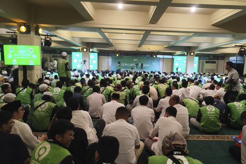 Kegiatan doa lintas agama yang digelar GoTo di Masjid Raya Pondok Indah, Jakarta Selatan, pada Jumat (12/9/2025). Foto: Rachmadi Rasyad/kumparan