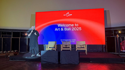 CEO Nuanu Creative City Lev Kroll di pembukaan Art & Bali 2025. Foto: kumparan/Gadi Makitan