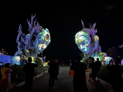 Patung The Earth Sentinels karya Daniel Popper, yang menjadi landmark di Nuanu Creative City. Foto: kumparan/Gadi Makitan