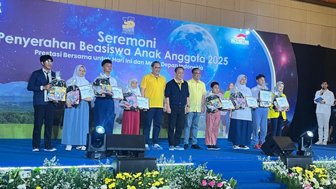 Seremoni penyerahan beasiswa Koperasi Astra 2025 di Gedung Sasono Utomo Taman Mini Indonesia Indah (TMII), Cipayung, Jakarta Timur, Sabtu (13/9). Foto: Nasywa Athifah/kumparan