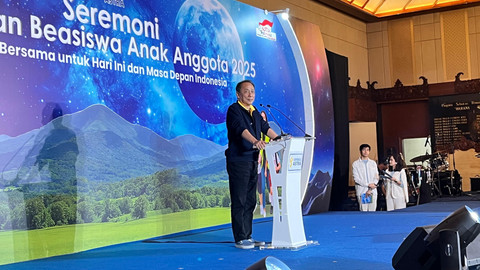 Direktur PT Astra International Tbk, Santosa, saat seremoni penyerahan beasiswa di Gedung Sasono Utomo TMII, Cipayung, Jakarta Timur, Sabtu (13/9/2025). Foto: Nasywa Athifah/kumparan