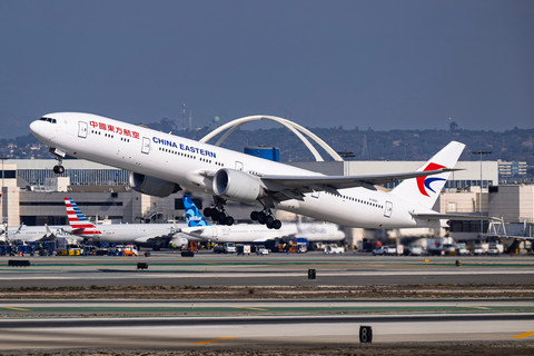 Pesawat Boeing 777-300ER China Eastern Airlines. Foto: Robin Guess/Shutterstock