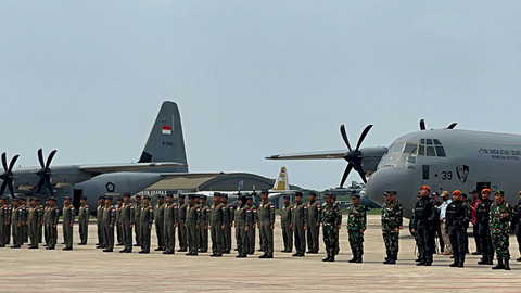 Suasana berlangsungnya penyambutan Satuan Tugas Merah Putih II Misi Kemanusiaan Gaza di Lanud Halim, Jakarta Timur, Sabtu (13/9/2025). Foto: Rayyan Farhansyah/kumparan
