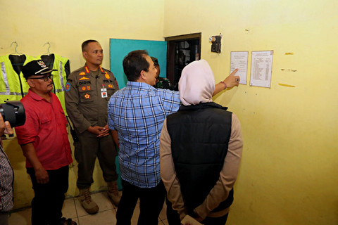 Irjen Kemendagri memonitori langsung pelaksanaan siskamling di Surakarta. Foto: Dok. Puspen Kemendagri