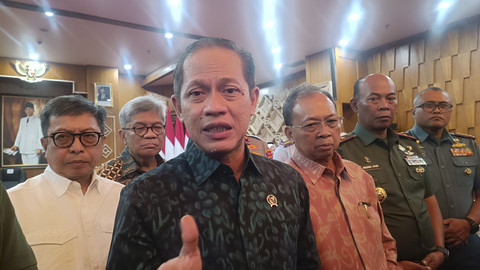 Menteri Lingkungan Hidup Hanif Faisol Nurofiq usai Rakor Penanganan Banjir di Rumah Jabatan Gubernur Bali, Sabtu (13/9/2025). Foto: Denita br Matondang/kumparan