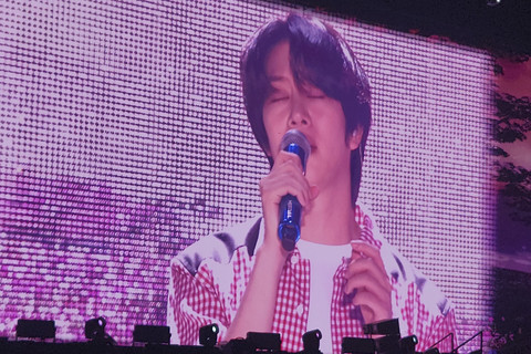 Penampilan Heechul Super Junior di konser Super Show 10 in Jakarta yang digelar di ICE BSD, Sabtu (13/9/2025). Foto: Ela Nurlaela/kumparan