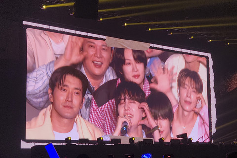 Penampilan Super Junior di konser Super Show 10 in Jakarta yang digelar di ICE BSD, Sabtu (13/9/2025). Foto: Ela Nurlaela/kumparan