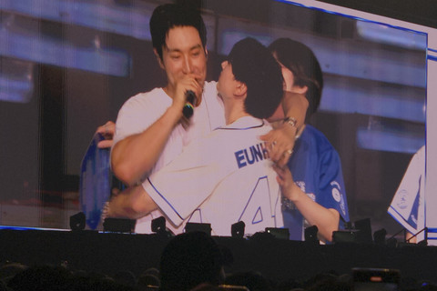 Penampilan Super Junior di konser Super Show 10 in Jakarta yang digelar di ICE BSD, Sabtu (13/9/2025). Foto: Ela Nurlaela/kumparan