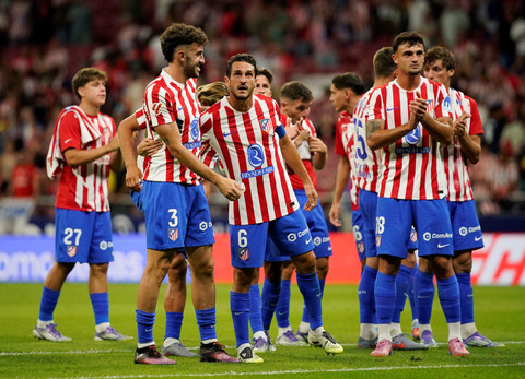 Para pemain Atletico Madrid usai melawan Villarreal dalam laga pekan keempat Liga Spanyol 2025/26 di Stadion Metropolitano, Minggu (14/9) dini hari WIB. Foto: REUTERS/Ana Beltran