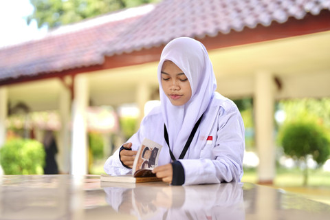 Adelia Eka Tri Septiani (16) siswa Sekolah Rakyat Menengah Atas (SRMA) 13 Kota Bekasi, Jawa Barat. Foto: Kemensos RI