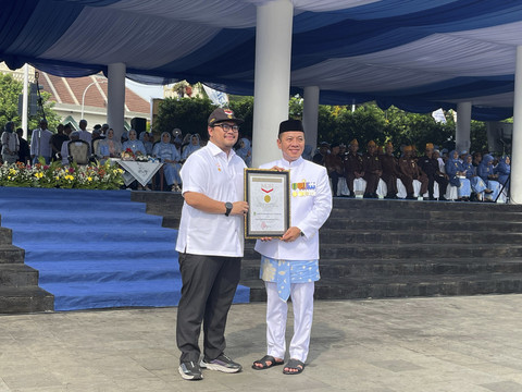 Suguhkan Bazar UMKM Terlama di RI, Karawang Pecahkan Rekor MURI. Foto: Kemensos RI
