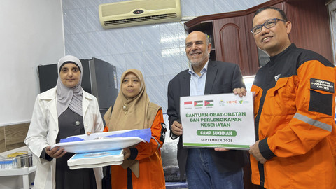 Dompet Dhuafa menyalurkan bantuan obat-obatan dan alat kesehatan untuk klinik warga Gaza di Yordania. Foto: Rizki Baiquni Pratama/kumparan