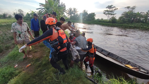 Tim SAR Gabungan berhasil menemukan jasad pria asal OKI yang tenggelam/ist.