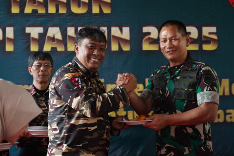 Pangdam III/Siliwangi Mayjen TNI Kosasih (kanan).  Foto: Dok. Istimewa