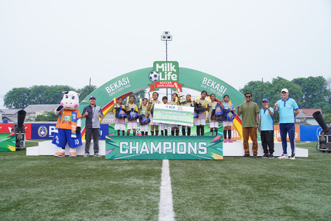 SDN Pasar Baru 01 juara U-10 MilkLife Soccer Challenge Bekasi Series 1 2025/26. Foto: Dok. MilkLife Soccer Challenge