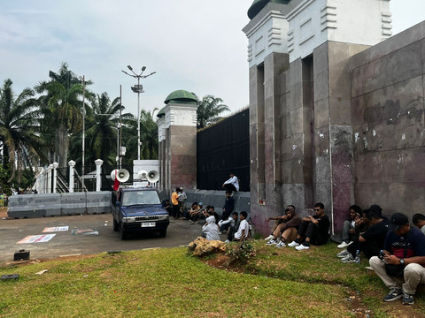 Aksi Tolak Reformasi Polri di Depan DPR RI, Senin (15/9/2025). Foto: Rayyan Farhansyah/kumparan