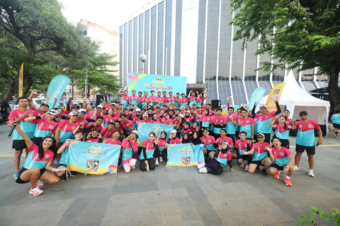 Foto bersama seluruh peserta Fun Run teman kumparan x Polytron. Foto: kumparan