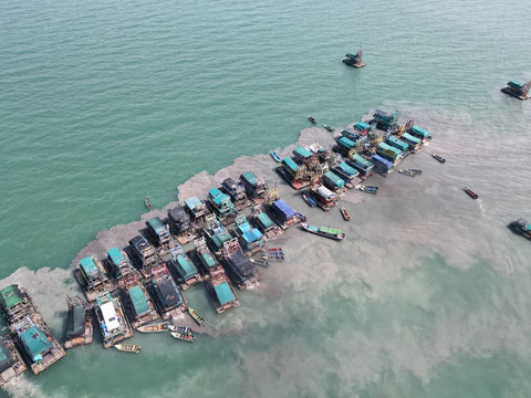 Ponton Isap Produksi (PIP) pasir timah di kawasan IUP PT Timah Tempilang DU-1545, Bangka Belitung. Foto: Dok. Bakamla
