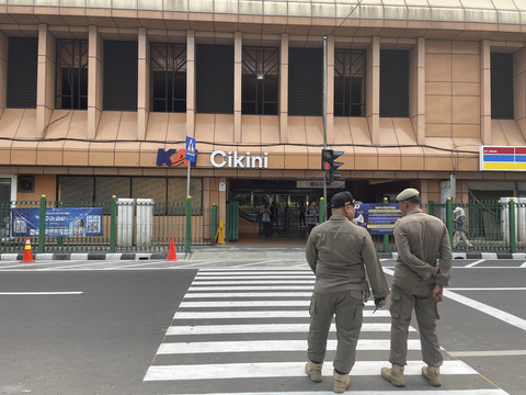 Pelican crossing yang digunakan sebagai akses masuk-keluar di sisi timur Stasiun KRL Cikini, Jakarta Pusat, Senin (15/9/2025). Foto: Fadhil Pramudya/kumparan
