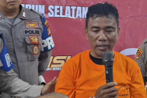 Widadi (59) menyamar jadi polisi berpangkat AKP selama 10 tahun akhirnya ditangkap Polres Bekasi. Foto: Dok. kumparan