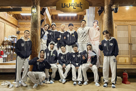 Boy group Korea Selatan SEVENTEN. Foto: X/ @pledis_17