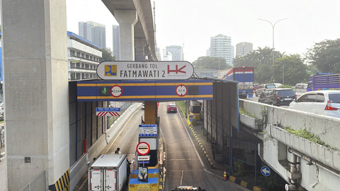 Situasi lalu lintas di Gerbang Tol Fatmawati 2, Jakarta Selatan, Senin (15/9/2025). Foto: Fadhil Pramudya/kumparan