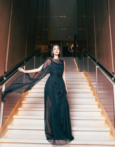Gaya Luna Maya di Premier Film Sukma pada Selasa (9/9). Foto: Instagram @lunamaya