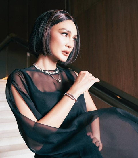 Gaya Luna Maya di Premier Film Sukma pada Selasa (9/9). Foto: Instagram @lunamaya