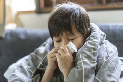 Ilustrasi anak kedinginan. Foto: Shutterstock